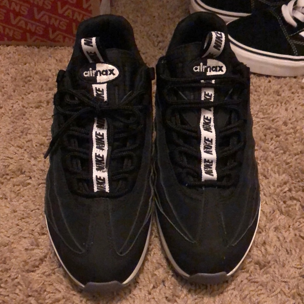 Black nike air max